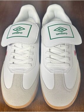 Umbro Soccer Sneakers White Red Green Gum Sole Low Top Men’s Shoes